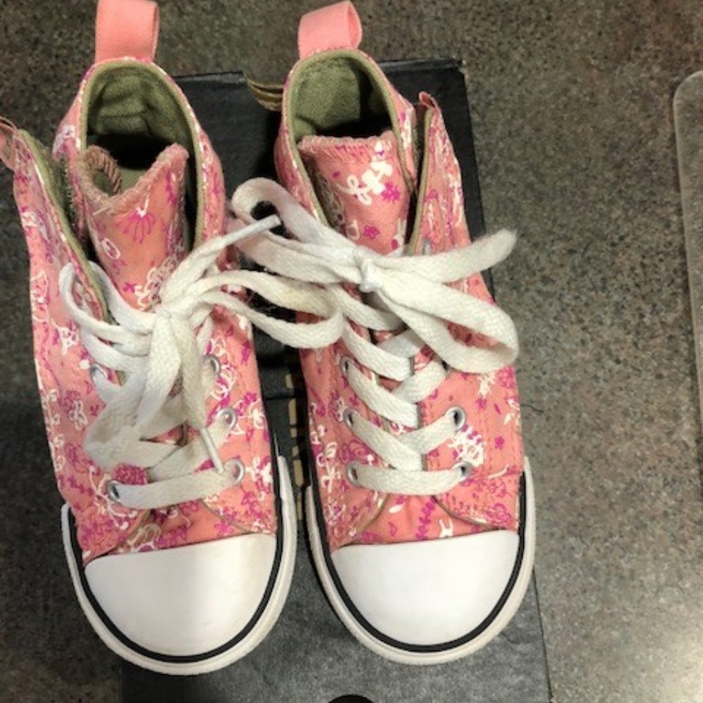 Preschool kids "RARE" Converse